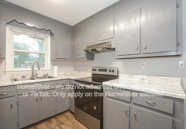 309 E Meadow Dr — Photo 3