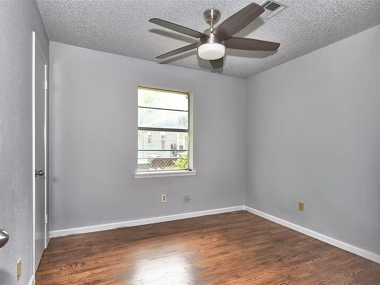 317 W Linda St — Photo 11