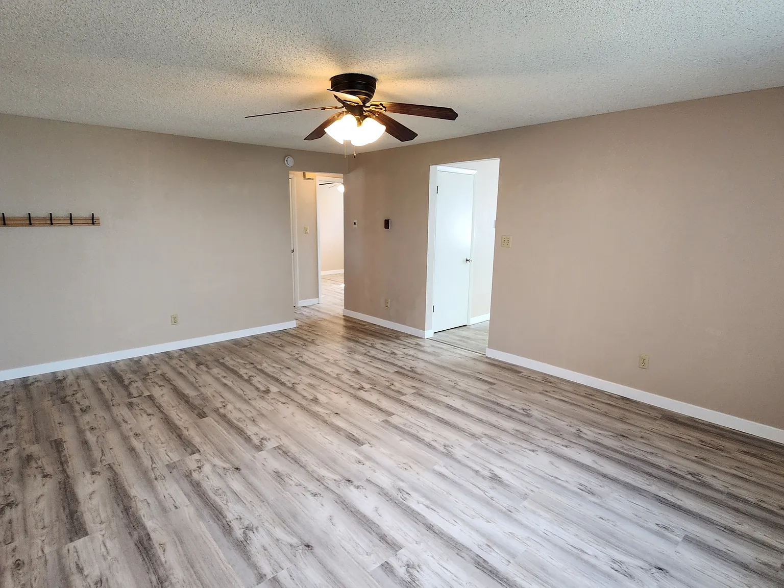 2 bed, 877 sqft, $1,450 — Photo 2