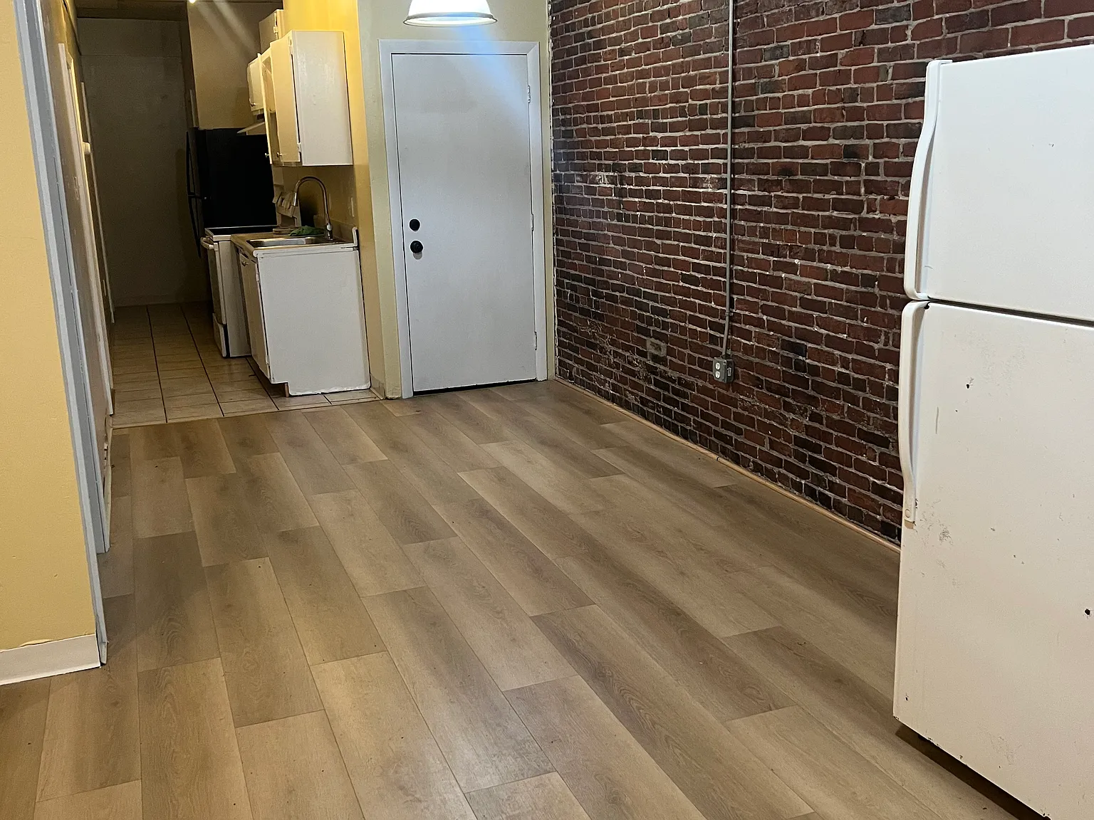 3 bed, 1.5 bath, 800 sqft, $2,200 — Photo 2