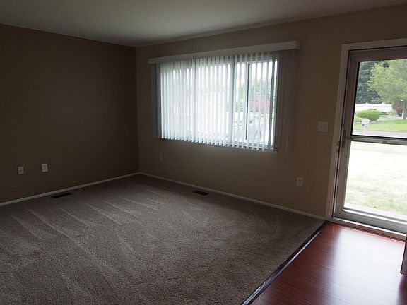 4th image of 47052 Utica Estates Dr