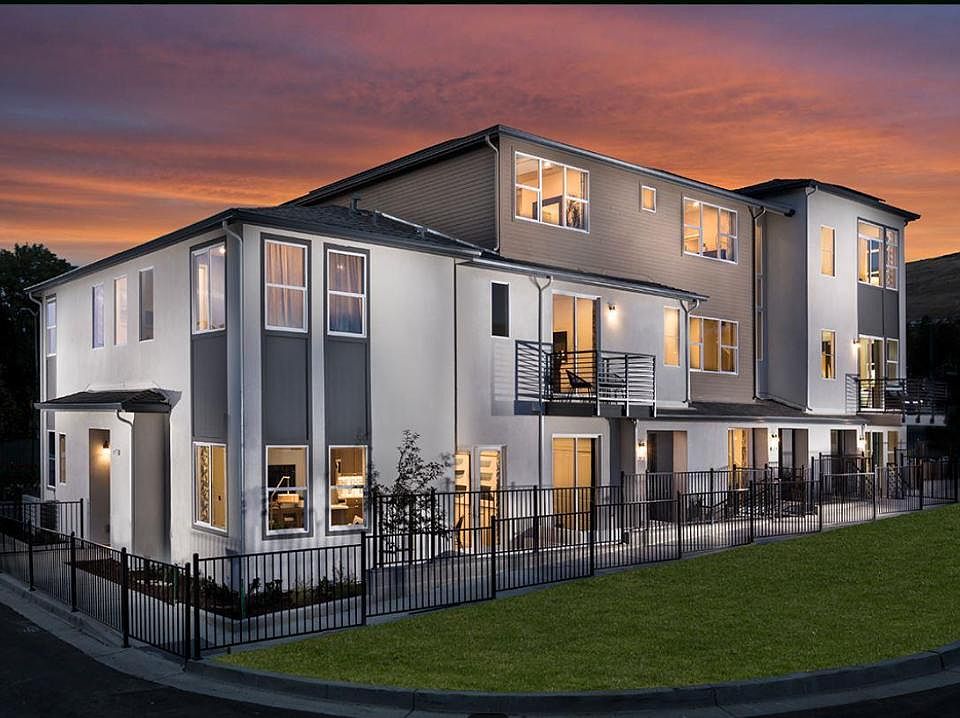 2nd image of 405 Industrial Pkwy #405