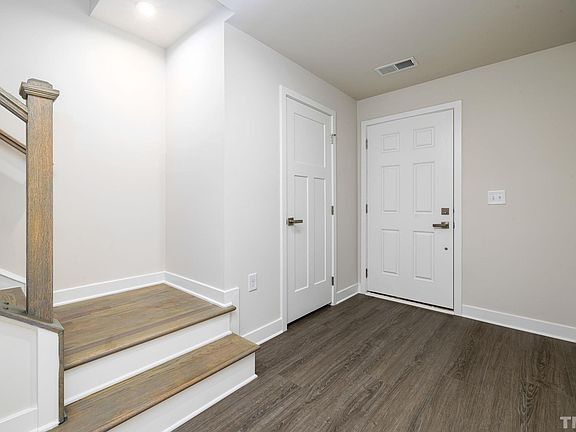 4th image of 1501 Newport Dr