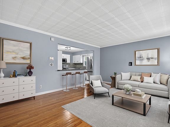 3rd image of 288 N Lincoln Ave