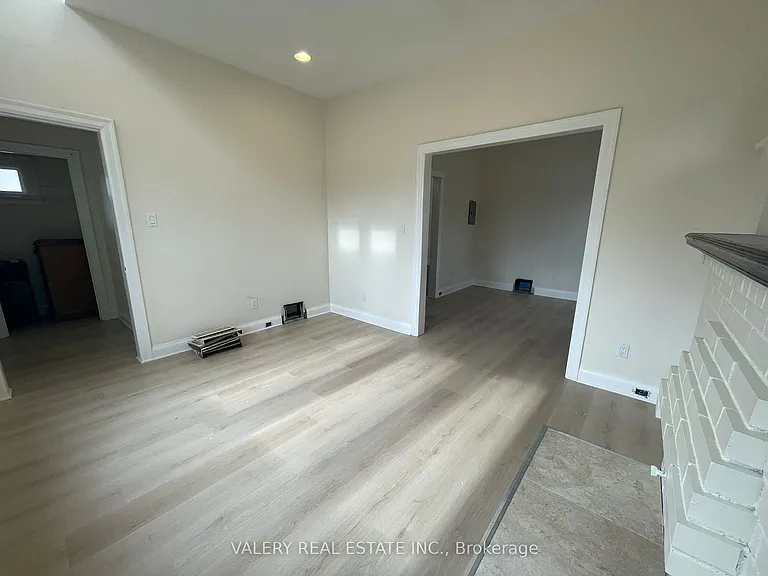 1561 Hurontario St #1 — Photo 12