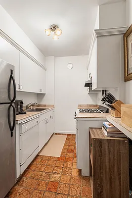 Sold by Compass | media 25