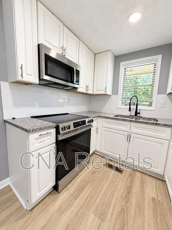 4 bed, 2.0 bath, 1382 sqft, $2,400 — Photo 3