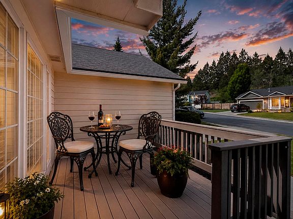 3rd image of 808 E Country Hill Ct