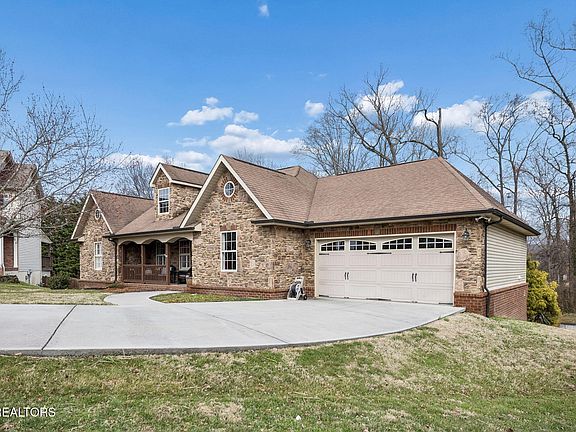 3rd image of 6200 Lantern Ridge Ln