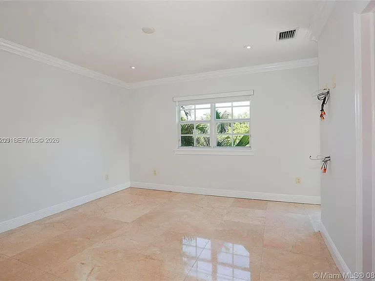 592 Fernwood Rd #B — Photo 12