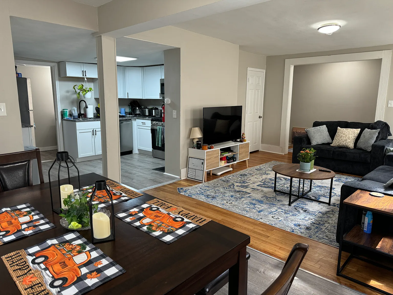 7 bed, 2856 sqft, $5,740 — Photo 1