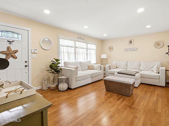 3rd image of 1209 Barton Avenue
