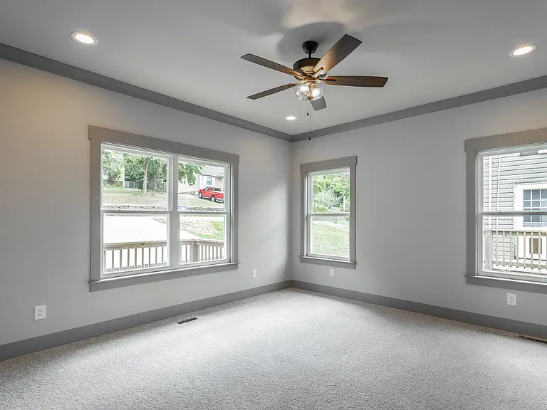3613 Pickering Ave — Photo 12