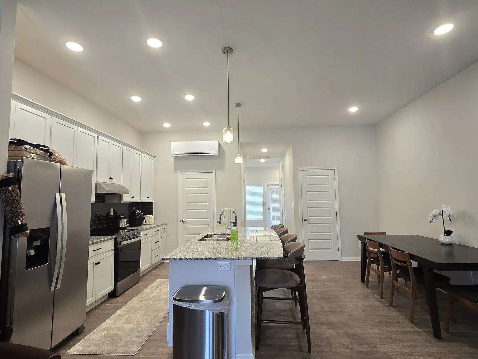 1 bed, 100 sqft, $1,285 — Photo 2