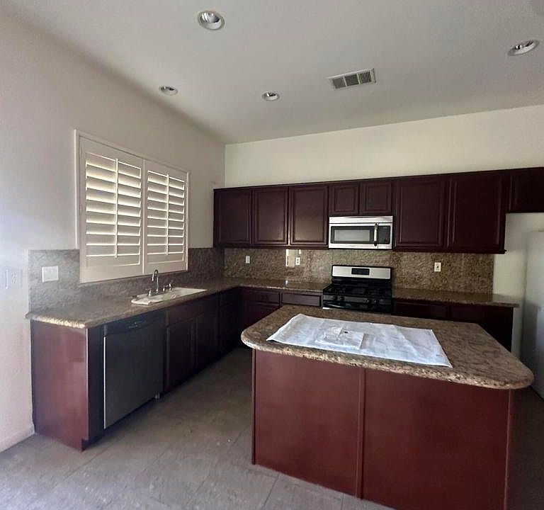 1st image of 86242 Pinot Noir Ln