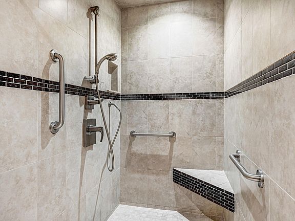 5th image of 1350 Mohegan Ter SE