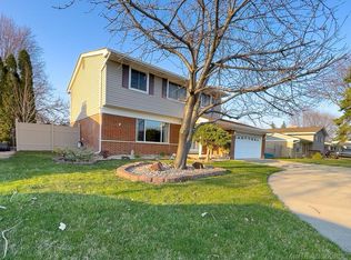 18579 N Nunneley Rd, Clinton Township, MI 48036