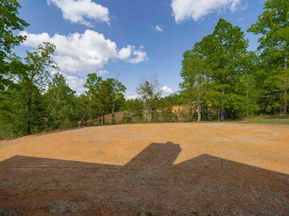 561 Mountain Crest Dr, Pell City, AL 35128