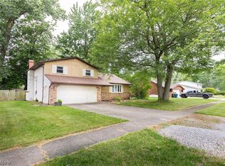 822 Sunset Ave, Sheffield Lake, OH 44054
