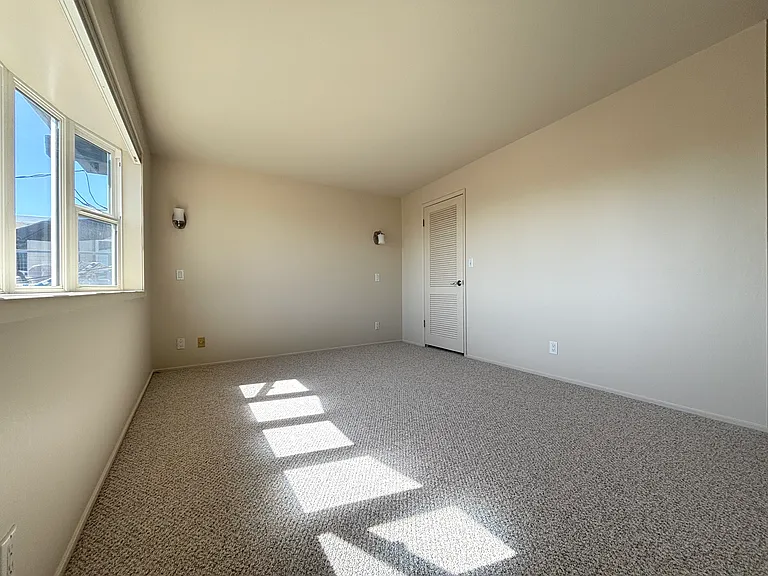 653 Bayview Dr — Photo 39