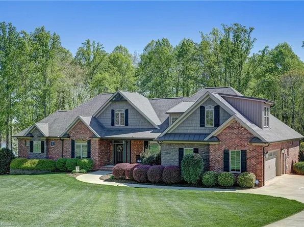 208 Lakeshore Dr, Reidsville, NC 27320