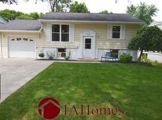 3122 Bayberry Dr SW, Cedar Rapids, IA 52404