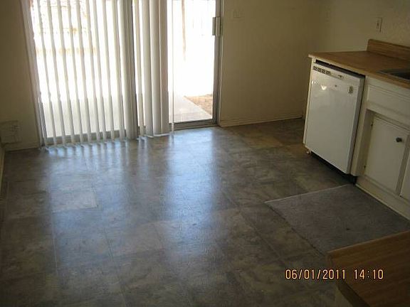 Kitchen & Dining Area