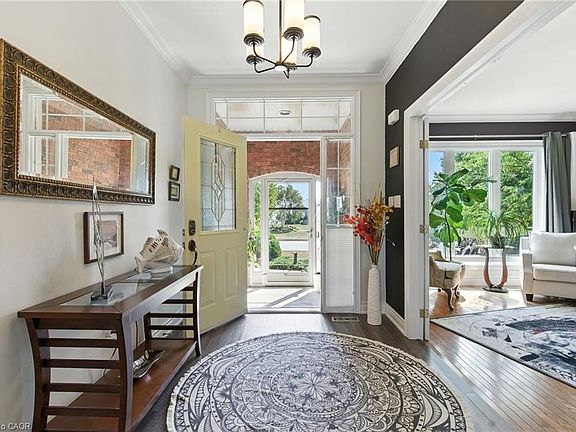 4th image of 10 Featherstone Ave
