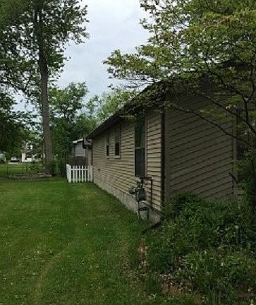 2nd image of 1072 Grand Ave