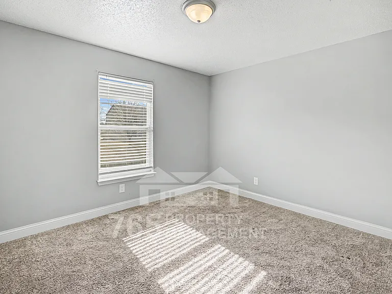 2641 Massasoit Ln — Photo 9