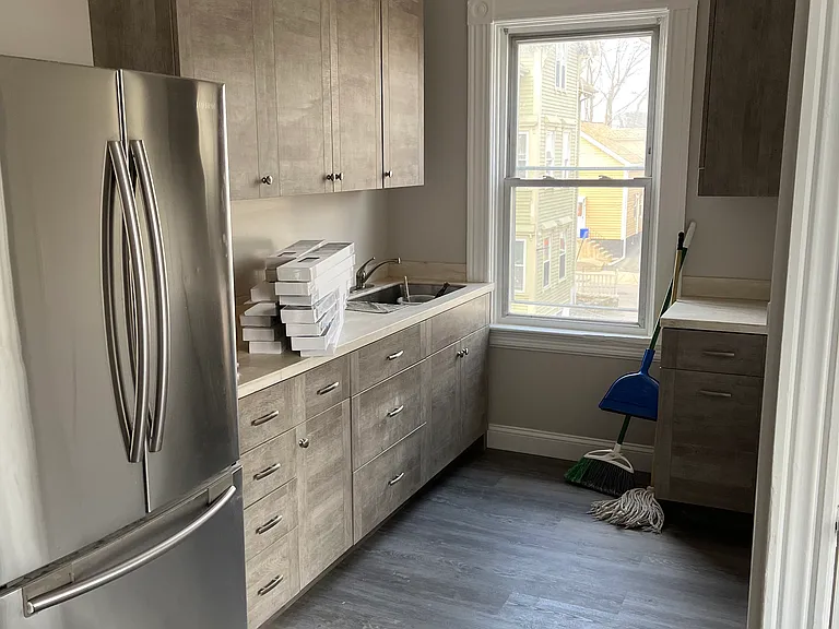 249 Swan St — Photo 3