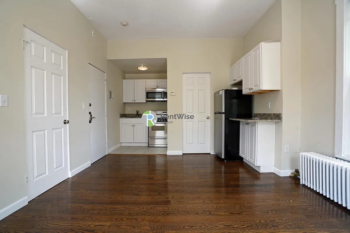 Building Photo - 538 E Broadway #5
