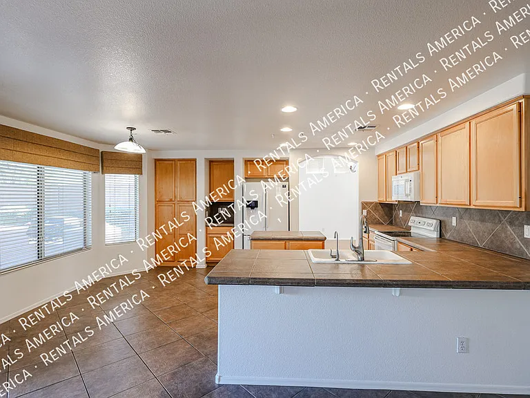 33251 N Symer Dr — Photo 4