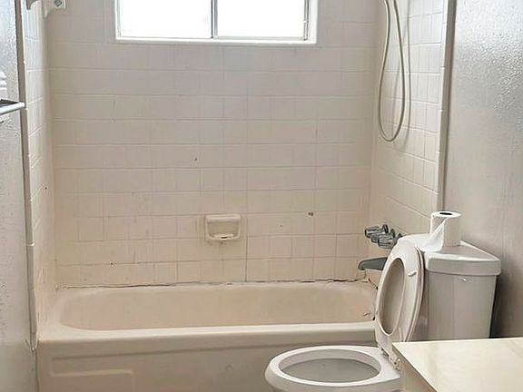 4th image of 7215 Towerview Ln