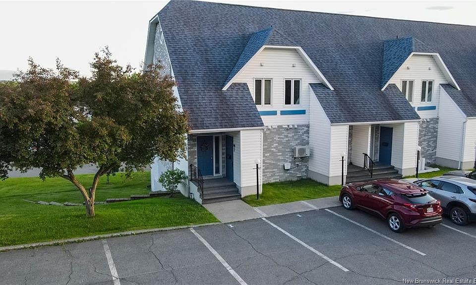 1st image of 20 Du Bourg Ave