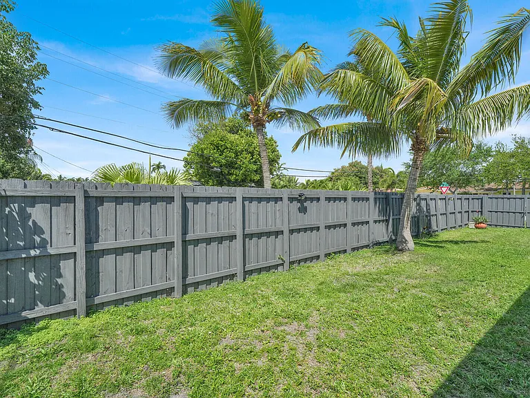 2152 NE 61st Ct — Photo 38