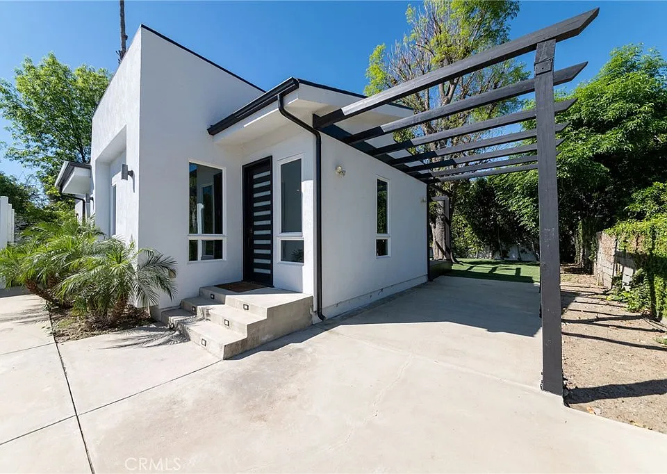 5849 Shirley Ave