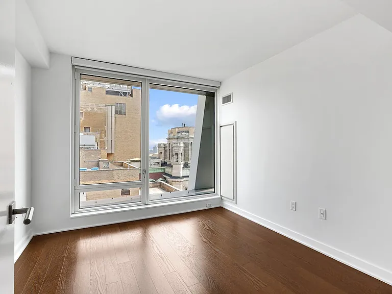 400 W 113th St #1505 — Photo 12