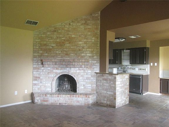3rd image of 2718 Bramblebush Dr