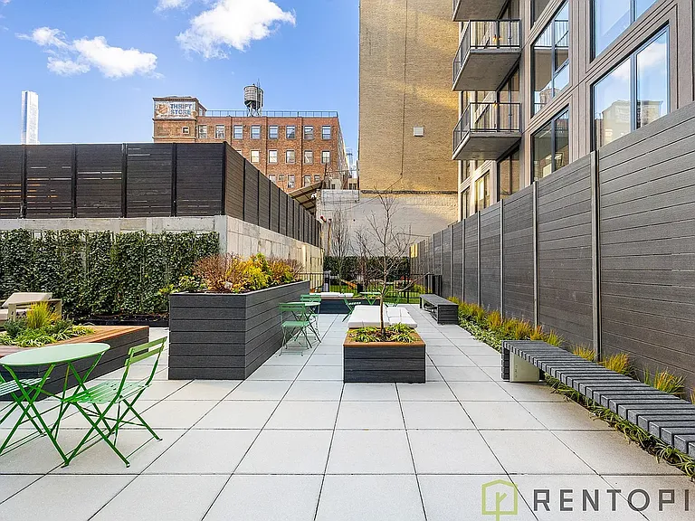 555 W 45th St #101N — Photo 21