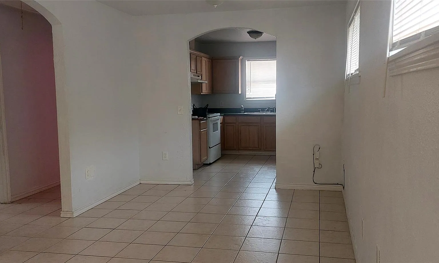 2 bed, 1.0 bath, 690 sqft, $1,000 — Photo 3