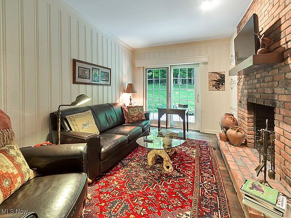4th image of 121 Manor Brook Dr