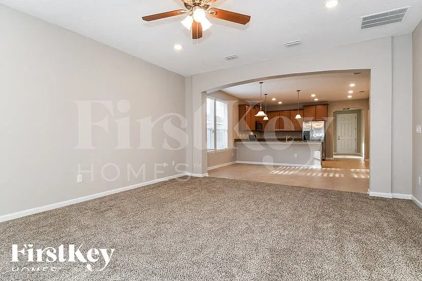 4 bed, 3.0 bath, 2604 sqft, $2,440 — Photo 4