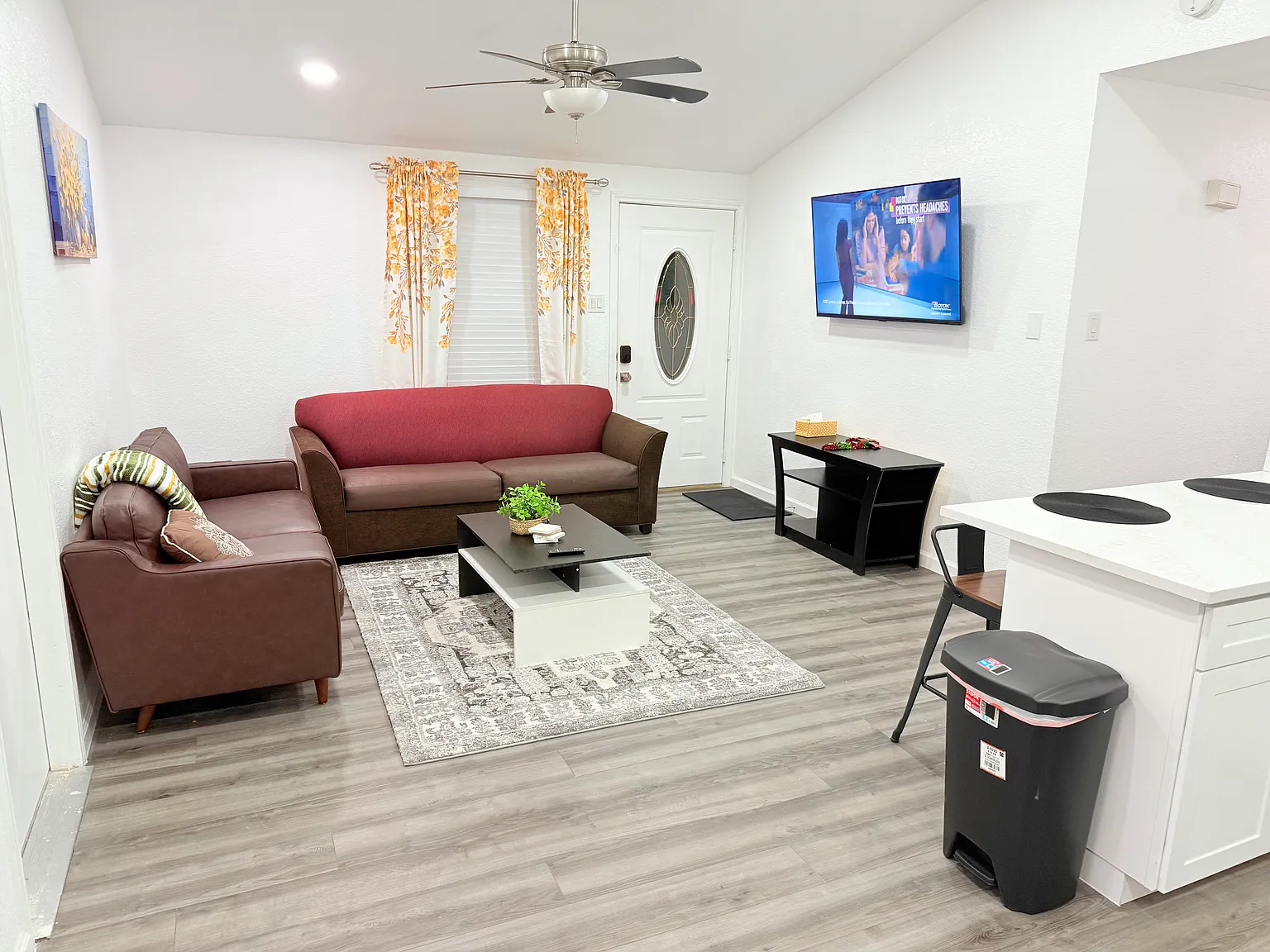 3 bed, 1100 sqft, $4,500 — Photo 3