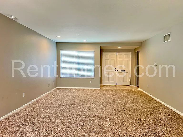 1426 Kingston Dr — Photo 2