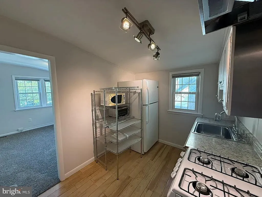 Studio, 300 sqft, $1,495 — Photo 2