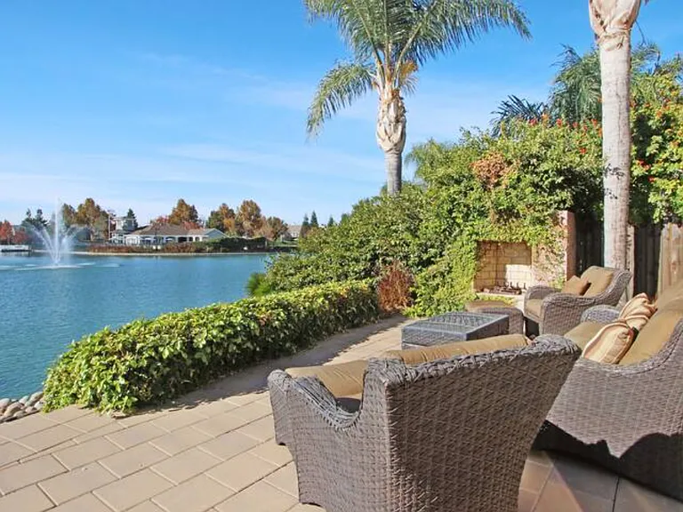 2106 Lighthouse Cir — Photo 13