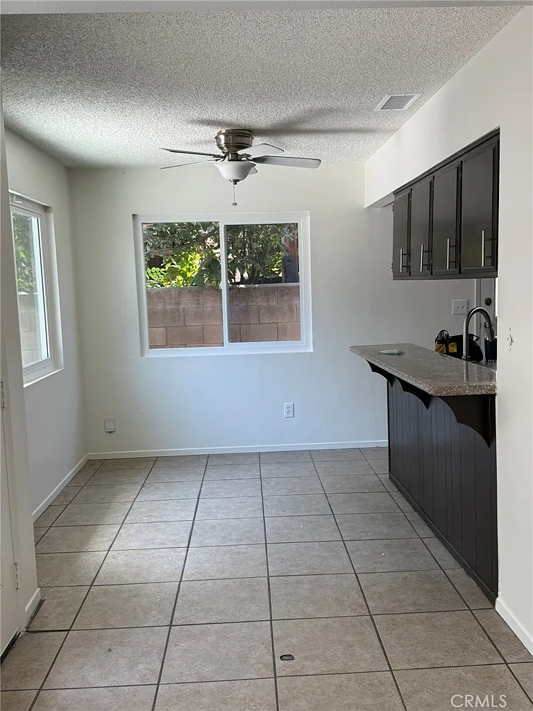 4 bed, 1400 sqft, $3,075 — Photo 3