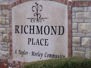 4688 Richmond Forest Dr, Florissant, MO 63034