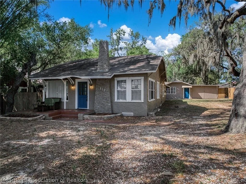 3 bed, 2.0 bath, 1400 sqft, $1,700 — Photo 2